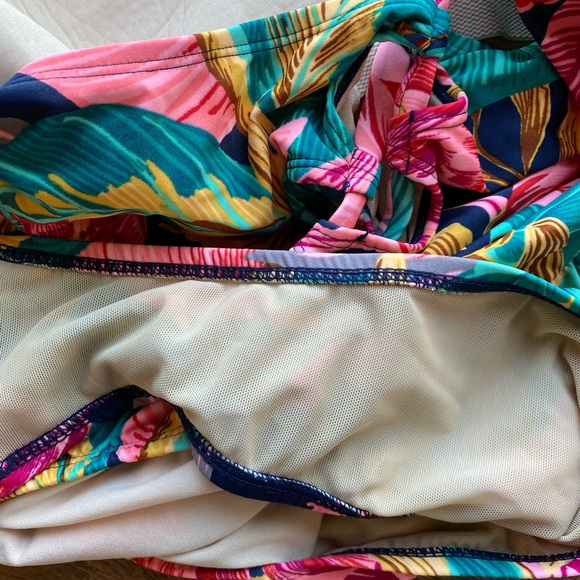 Kona Sol One Piece 👙 - Picture 5 of 9